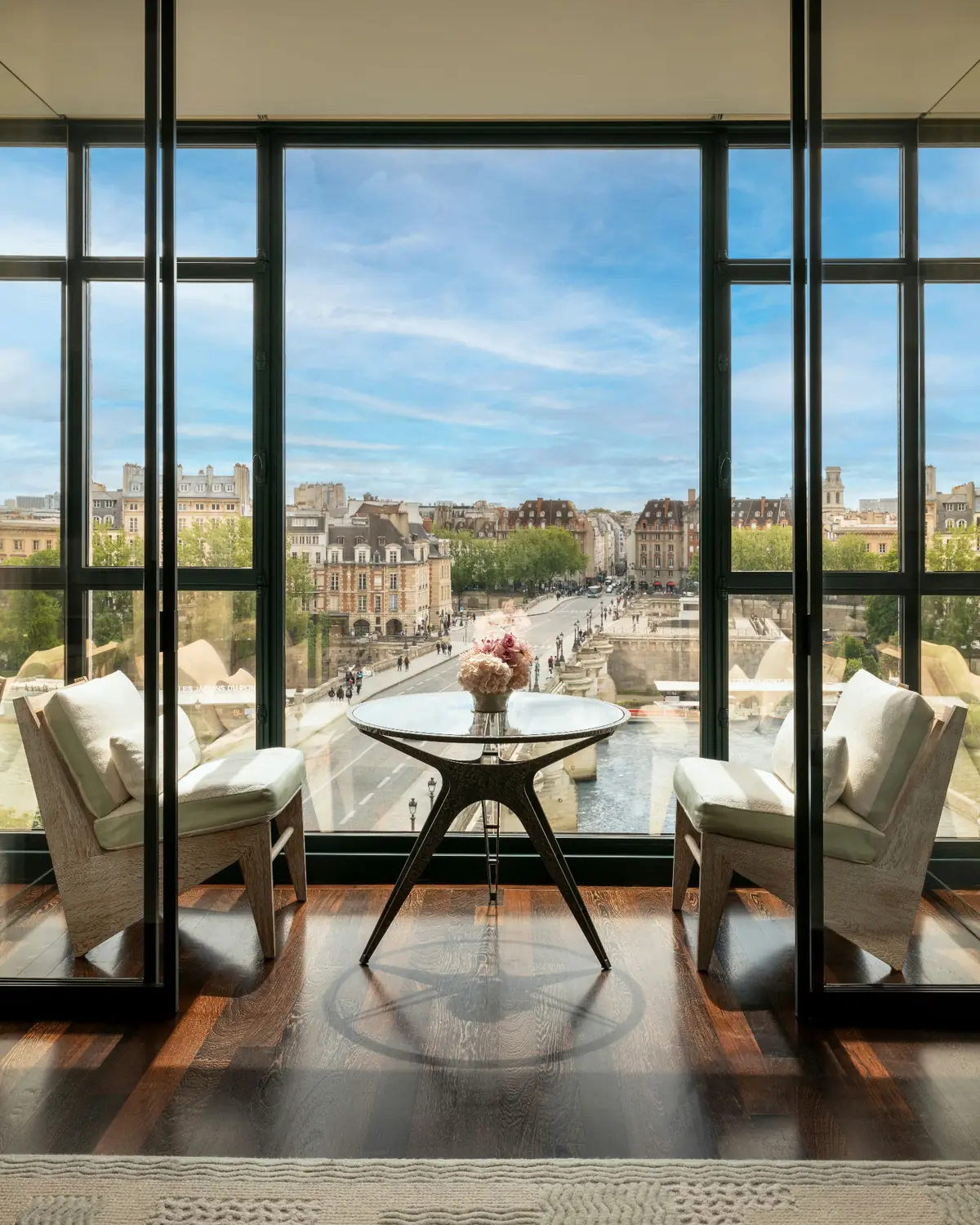 Cheval Blanc Paris, Paris